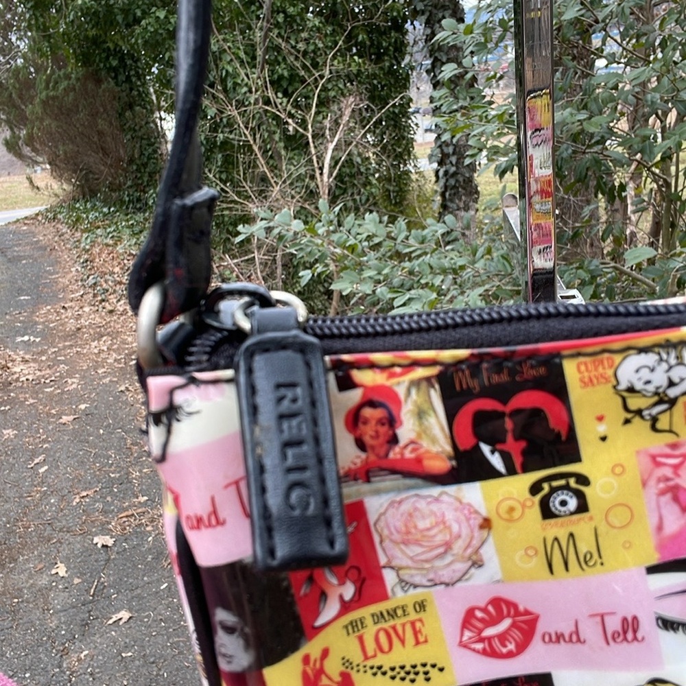 Relic Colorful Handbag Purse Short Strap Kiss & Tell Phone Me The Dance of Love - Picture 9 of 16